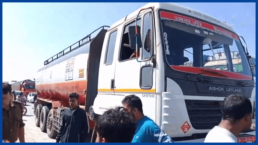 তেল পৰিবাহী টেংকাৰৰ চেপাত থিতাতে মৃত্যু স্কুটী আৰােহী শিক্ষয়িত্ৰীৰ 2 01