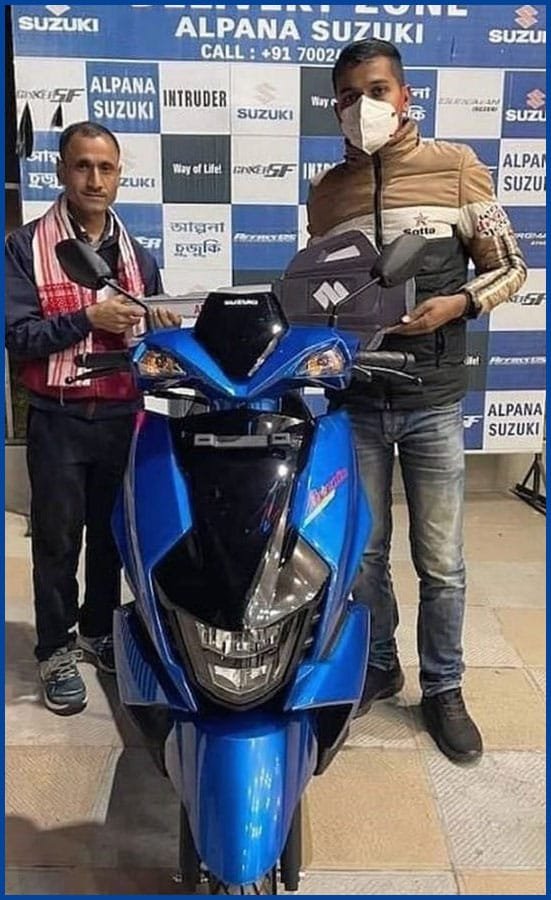 ক্ষুদ্ৰ সঞ্চয়ৰ সুফল! খুচুৰা পইচাৰে হাফিজুৰ আকন্দে কিনিলে স্কুটী... 1 P1 3