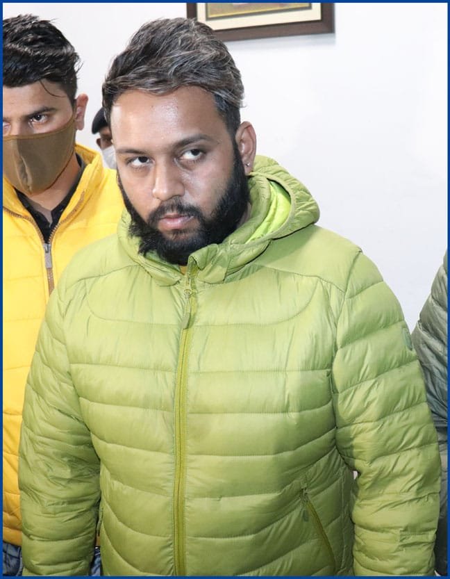 গুৱাহাটী ৰে’লৱে ষ্টেছনত জব্দ প্ৰায় ডেৰ কোটি টকা, ৩জনক আটক 1 P4