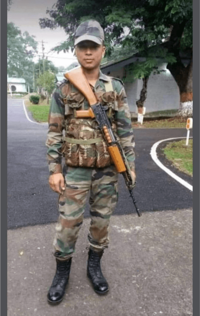 সামৰিক মৰ্যাদাৰে শেষকৃত্য সম্পন্ন অৰুণাচলত শ্বহীদ হোৱা ভাৰতীয় সেনা জোৱান বিশ্বজিত নৰহৰ 2 image 1