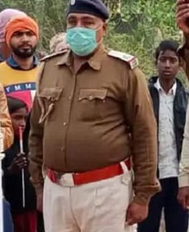 বাস্তৱায়িত হ’ল 'গংগাজল’ৰ এই দৃশ্য! খোদ SP ৰ পৰাই ধন দাবী কৰি ধৰা পৰিল সহকাৰী উপ পৰিদৰ্শক 1 1 4