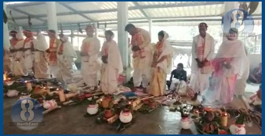 সামূহিক বিবাহত বহিল ৩০ যোৰ দৰা-কইনা, বিবাহ পাশত আবদ্ধ হ'ল ৬০ বছৰীয়া দৰা-কইনাও... 1 250