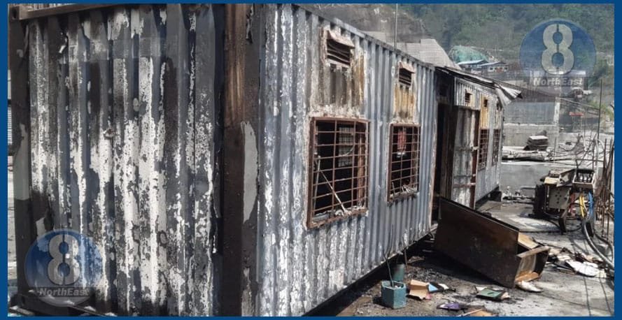 কাৰণঃ অন্ধবিশ্বাস! বৃহৎ নদীবান্ধ প্ৰকল্পত শ্ৰমিকৰ মাজত প্ৰচণ্ড সংঘাত, জ্বলাই দিয়ে এটা কণ্টেইনাৰ... 1 283