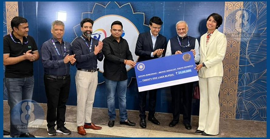 লাভলীনালৈ BCCIৰ সন্মানঃ BCCIৰ অধ্যক্ষ সৌৰভ গাংগুলীয়ে প্ৰদান কৰিলে ২৫ লাখ টকাৰ চেক... 1 353