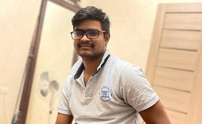 ইউক্ৰেইনত প্ৰাণ হেৰুওৱা ভাৰতীয় ছাত্ৰ নবীনৰ মৃতদেহ মেডিকেল কলেজলৈ দান পৰিয়ালৰ 3
