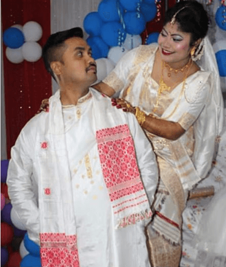 ভয়ংকৰ ঘটনা! অন্তঃসত্বা পত্নীক গুলীয়াই হত্যা কৰিলে আৰক্ষী স্বামীয়ে 4 FNzS 8pVUAAmpEq