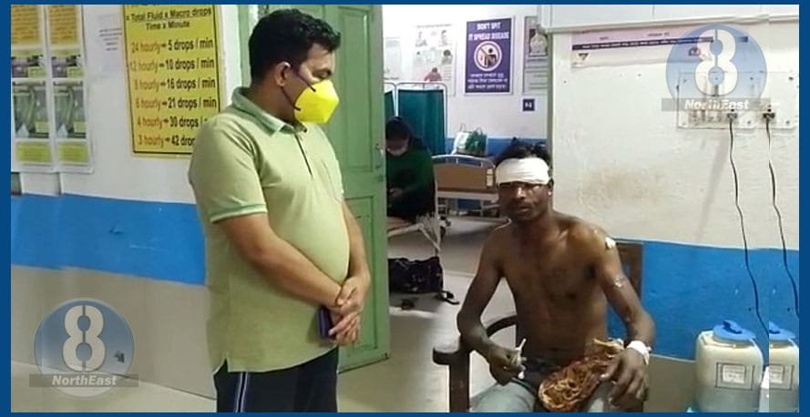 পুত্ৰৰ জীৱন বচাবলৈ খালী হাতেৰেই নাহৰফুটুকীৰ সৈতে যুঁজ পিতৃৰ, কৰিলে প্ৰাণৰক্ষা 1 G4 13