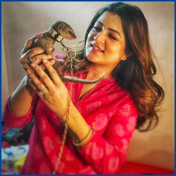 শিকলিৰে বন্ধা 'বন্ধু'ৰ সৈতে ফটো উঠি বিপদত পৰিল অভিনেত্ৰী! গােচৰ ৰুজু... 3 Srabanti 1