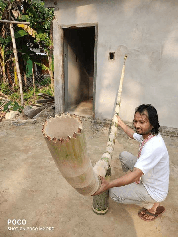 ব’হাগ বিহুৰ প্ৰাকক্ষণত ১০ ফুট ৬ ইঞ্চিৰ বৃহৎ বাঁহৰ পেঁপা প্ৰস্তুত কৰি চৰ্চাত এজন যুৱক... 1 image 10