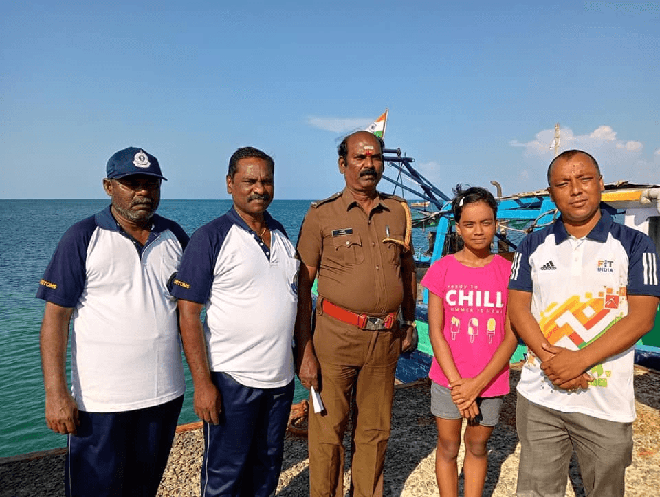 একেৰাহে ১১০ কিঃমিঃ সাঁতুৰি ১৩ ঘণ্টা ৫০ মিনিটত কলম্বোৰ পৰা চেন্নাইত উপস্থিত অসমৰ দুই গুৰু-শিষ্য ... 2 image 15
