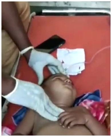 মৃতপ্ৰায় এটি শিশুৰ কাষত ভগৱানৰ দৰে থিয় হ’ল ১০৮ৰ কৰ্মচাৰী, ৰক্ষা কৰিলে জীৱন 3 p8