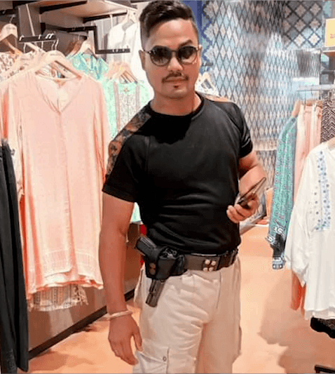 ভয়ংকৰ ঘটনা! অন্তঃসত্বা পত্নীক গুলীয়াই হত্যা কৰিলে আৰক্ষী স্বামীয়ে 2 vlcsnap 2022 03 14 13h00m29s114