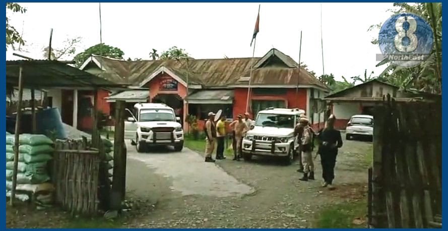 এনকাউণ্টাৰ প্ৰৱণতা! পত্নীক ভয় খুৱাবলৈ শূণ্যলৈ AK-47 ৰ গুলী ফুটালে আৰক্ষী বিষয়াই, আটক 1 G1 27