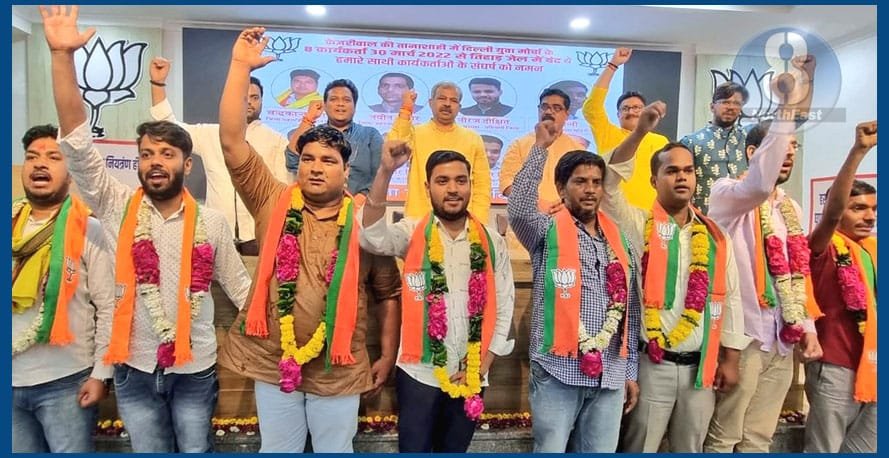 দিল্লীৰ মুখ্যমন্ত্ৰীৰ বাসগৃহত আক্ৰমণ চলোৱা জেলফেৰৎ যুৱ মৰ্চাৰ সদস্যক বিজেপিৰ সম্বৰ্ধনা 1 G2 16