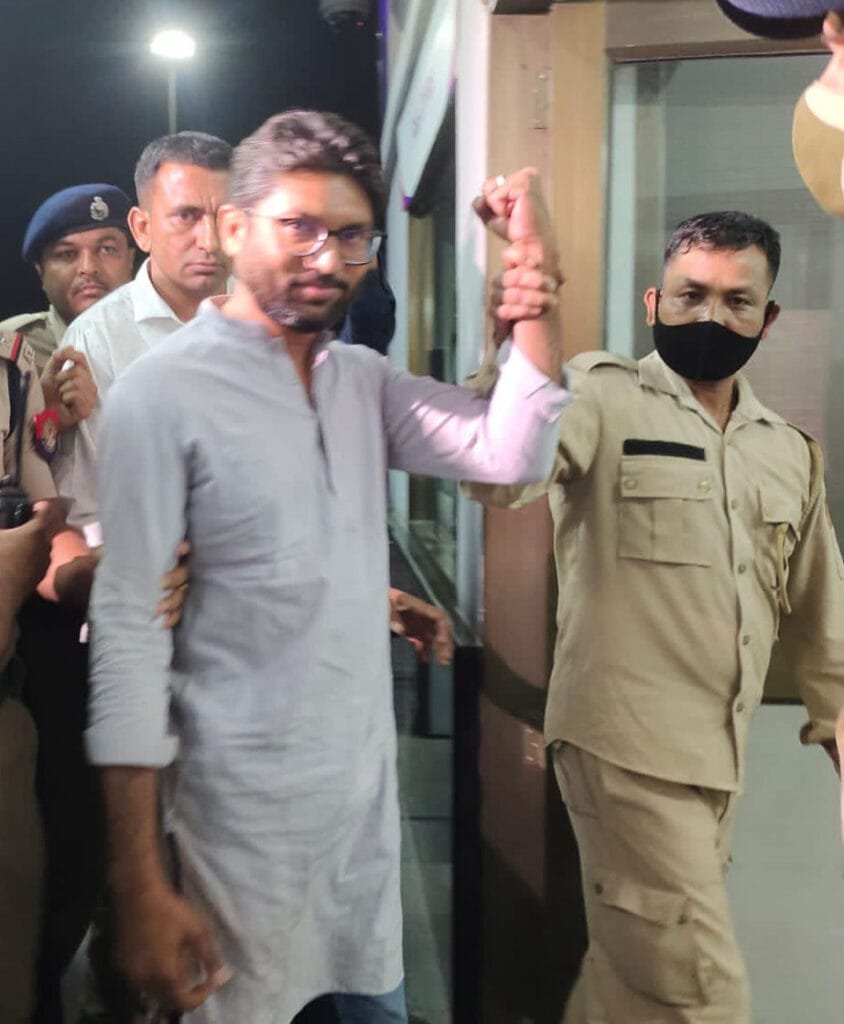 অসম আৰক্ষীয়ে গ্ৰেপ্তাৰ কৰিলে গুজৰাটৰ কংগ্ৰেছ বিধায়ক জিগনেশ মেৱানীক... 3 p3 11