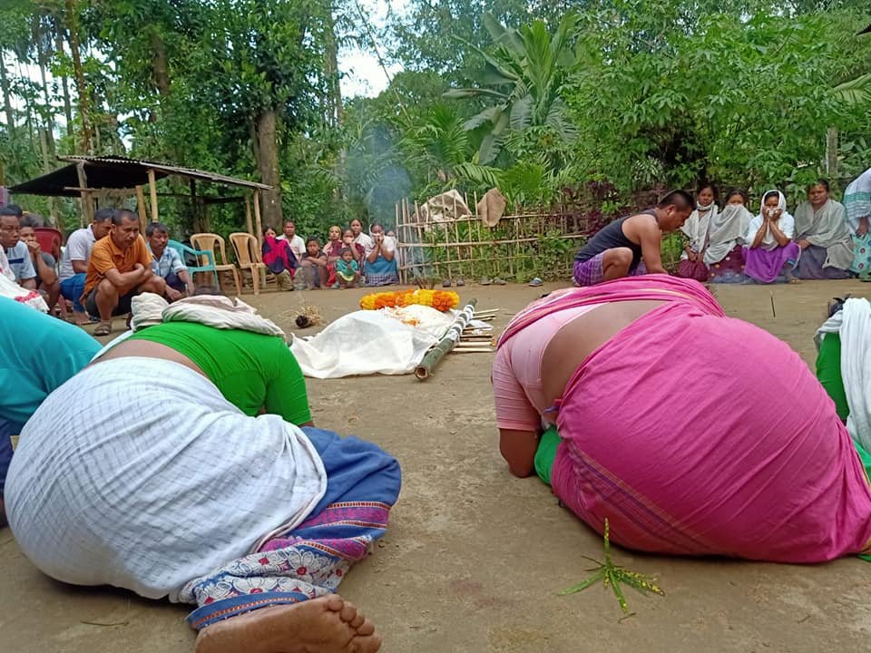 আধৰুৱা হৈ ৰ’ল স্বাৱলম্বী হােৱাৰ সপােন! ৰে’লৰ চেপাত প্ৰাণ গ’ল মেধাবী ছাত্ৰী শেৱালীৰ... 4 3 1