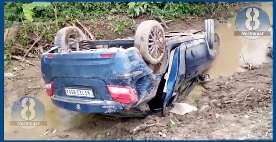 ভয়ংকৰ দুৰ্ঘটনা! নিয়ন্ত্ৰণ হেৰুৱাই দ’ খাৱৈত পৰিল চুইফট ডিজায়াৰ বাহন... 1 930