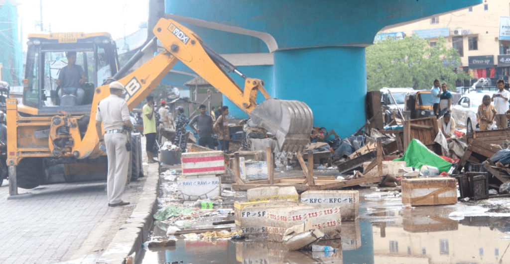 মহানগৰীৰ ছয়মাইলৰ দৈনিক বজাৰত প্ৰশাসনৰ উচ্ছেদ অভিযান... 1 image 13