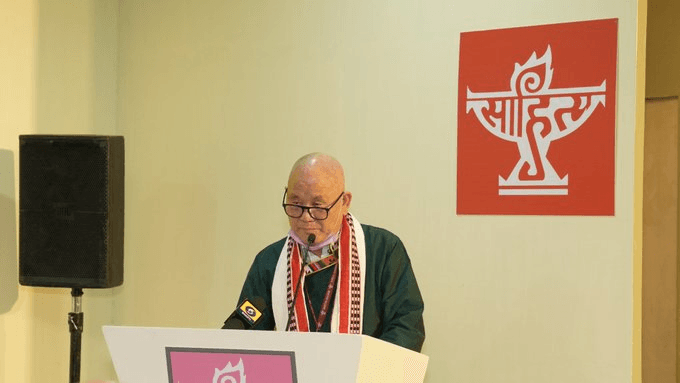 প্ৰসিদ্ধ সাহিত্যিক য়েছে দৰজে ঠংচিলৈ অসম সাহিত্য সভাৰ লুম্মেই দাই সাহিত্য বঁটা… 1 image 149