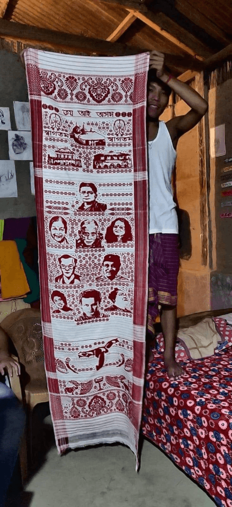 পঢ়াৰ সমানে তাঁত শালত সপোন ৰচিছে বিজয়ে, গামোচাত প্ৰাণ পাই উঠিছে অসমৰ স্বনামধন্য ব্যক্তিসকল... 2 image 161