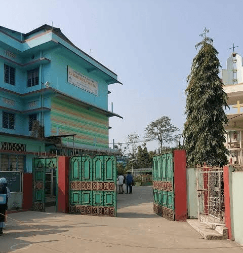 চাঞ্চল্যকৰ! দিন দুপৰতে বিদ্যালয়ৰ সন্মুখৰ পৰা ছাত্ৰীক অপহৰণৰ চেষ্টা, গুৰুতৰভাৱে আহত ছাত্ৰী... 1 image 181