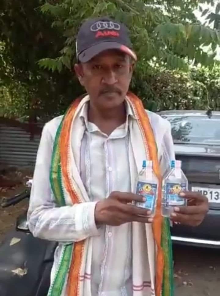 দুটা কোৱাৰ্টাৰ একেলগে শেষ কৰাৰ পিছতো লগা নাছিল নিচা, সেইবাবেই চৰকাৰলৈ পত্ৰ লিখিলে এজন সুৰাপায়ীয়ে 1 p4 2