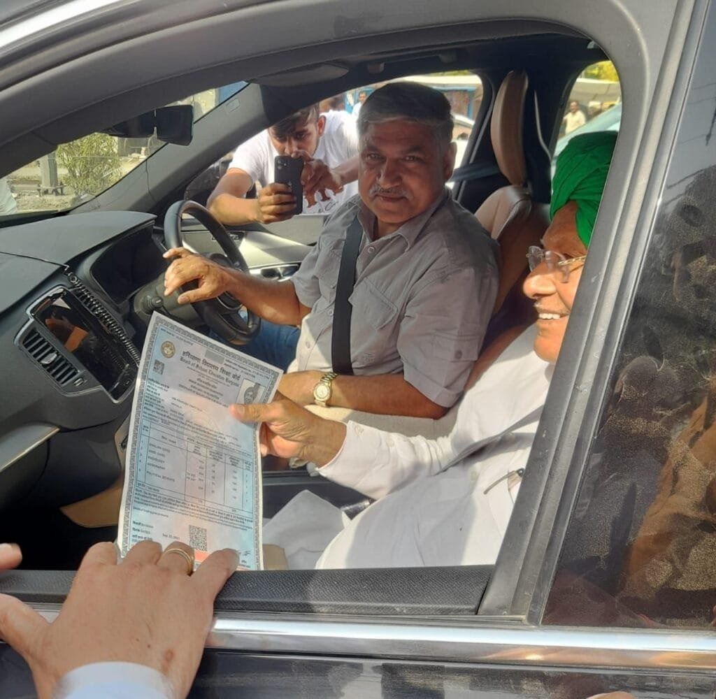 শিক্ষাই পৰম বন্ধুঃ ৮৭ বছৰ বসয়ত দ্বাদশ শ্ৰেণীৰ পৰীক্ষাত উত্তীৰ্ণ হ’ল এইগৰাকী প্ৰাক্তন মুখ্যমন্ত্ৰী... 2 photo1652248318