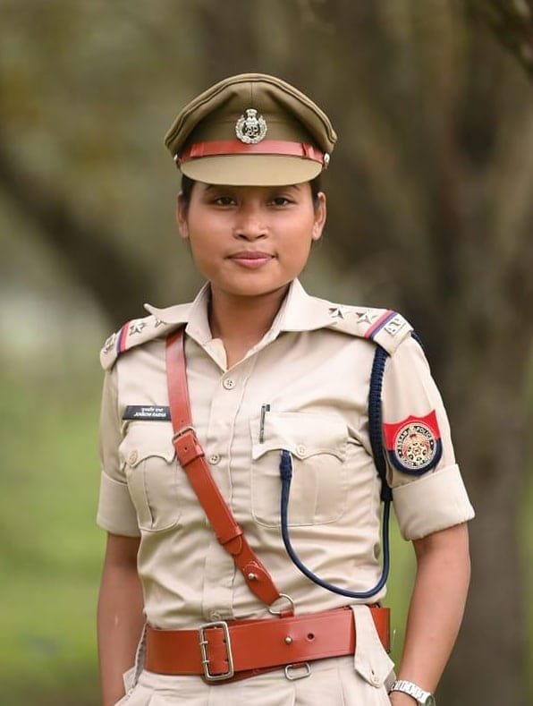 প্ৰবঞ্চক ভাবী স্বামীক গ্ৰেপ্তাৰৰ পিছত এইবাৰ SI জােনমিণ ৰাভাৰ নাম সাঙোৰ খাই পৰিছে প্ৰৱঞ্চনাত 4 photo1652258283