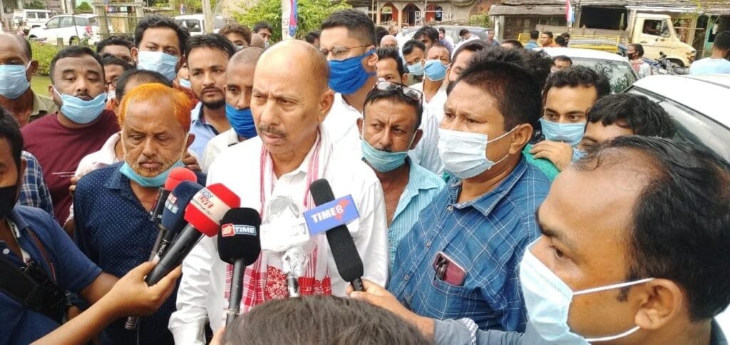 মূল্যবৃদ্ধিৰ অন্যতম কাৰক বান্দৰৰ উপদ্ৰৱ! দাবী বিধায়ক প্ৰদীপ হাজৰিকাৰ 1 photo1652850149