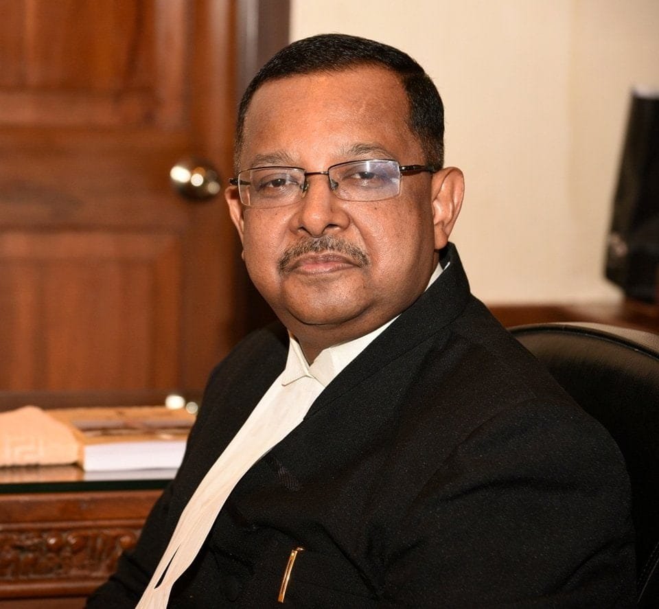 তেলেংগানা উচ্চ ন্যায়ালয়ৰ মুখ্য ন্যায়াধীশ হ’ব অসম সন্তান ন্যায়াধীশ উজ্বল ভূঞা 3 photo1652856034