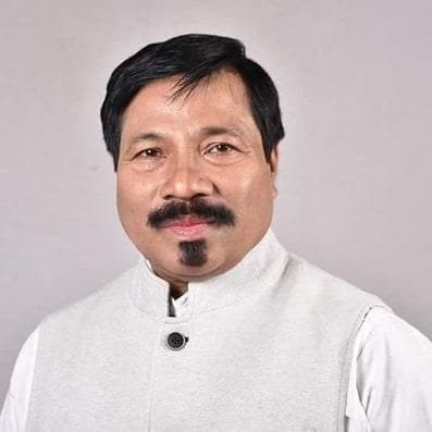 বান সমস্যাৰ বুজ ল’বলৈ যোৱাৰ সময়তে দুৰ্ঘটনাত পতিত মন্ত্ৰী অতুল বৰাৰ কনভয়ৰ বাহন, আহত ৪ জন 1 photo1652943488