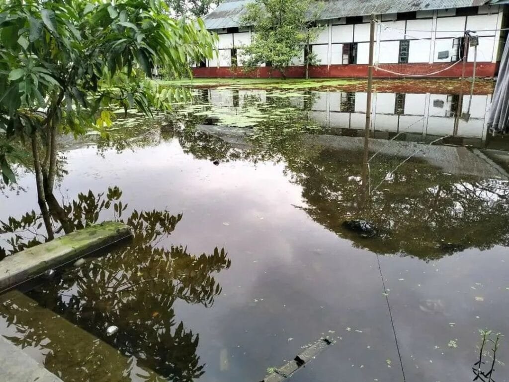 কৃত্ৰিম বানপানীৰ কবলত গুৱাহাটী বিশ্ববিদ্যালয় চৌহদ! ৯০ জন আবাসীক আন আবাসলৈ স্থানান্তৰ 1 1 5