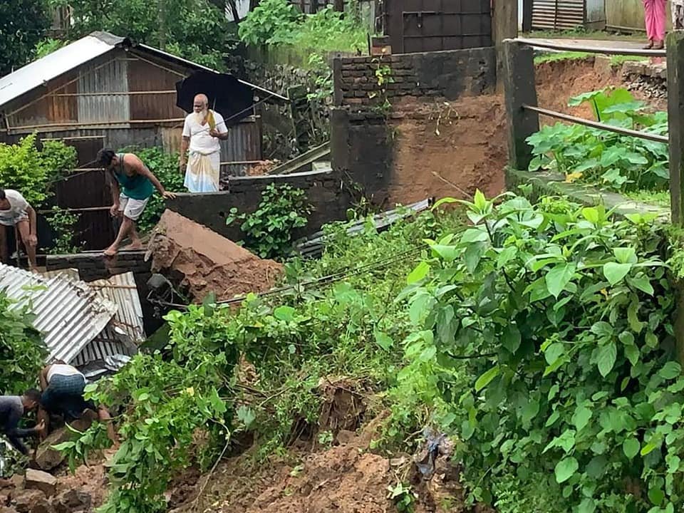 শোকাবহ! ভূমিস্খলনৰ ফলত শোৱাপাটীতে প্ৰাণ হেৰুৱাবলগীয়া হ’ল দুই ভাই-ভগ্নীয়ে 2 2 1