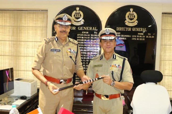 অৰ্দ্ধ-সামৰিক বাহিনীৰ শীৰ্ষ পদত এগৰাকী অসম সন্তান... 3 FUKYfIQUYAA3C9i