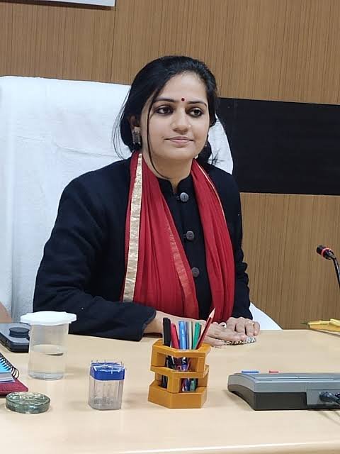 উপায়ুক্তৰ পোহনীয়া গৰুৰ যত্ন ল'বলৈ দায়িত্ব অৰ্পণ ৭ পশু চিকিৎসকক! ভাইৰেল নিৰ্দেশনা পত্ৰ 1 FVC2td1UcAAWOP7