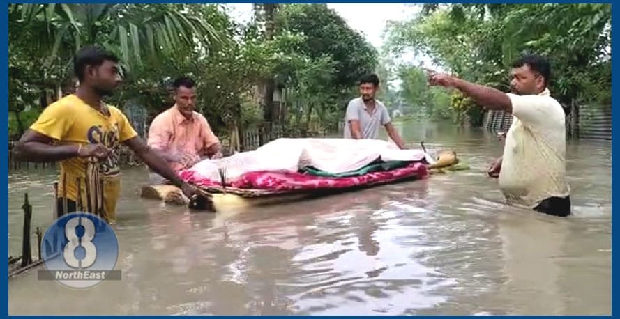 দুৰ্বিষহ! কলৰ ভূৰত কঢ়িওৱা হ’ল বৃদ্ধৰ মৃতদেহ, সৎকাৰ কৰিবলৈ নাই ওখ ঠাই 1 G7 7