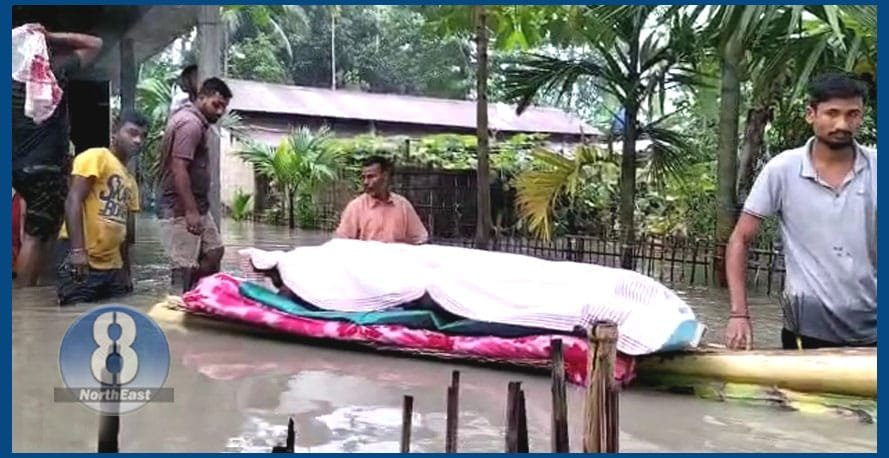 দুৰ্বিষহ! কলৰ ভূৰত কঢ়িওৱা হ’ল বৃদ্ধৰ মৃতদেহ, সৎকাৰ কৰিবলৈ নাই ওখ ঠাই 2 G8 7