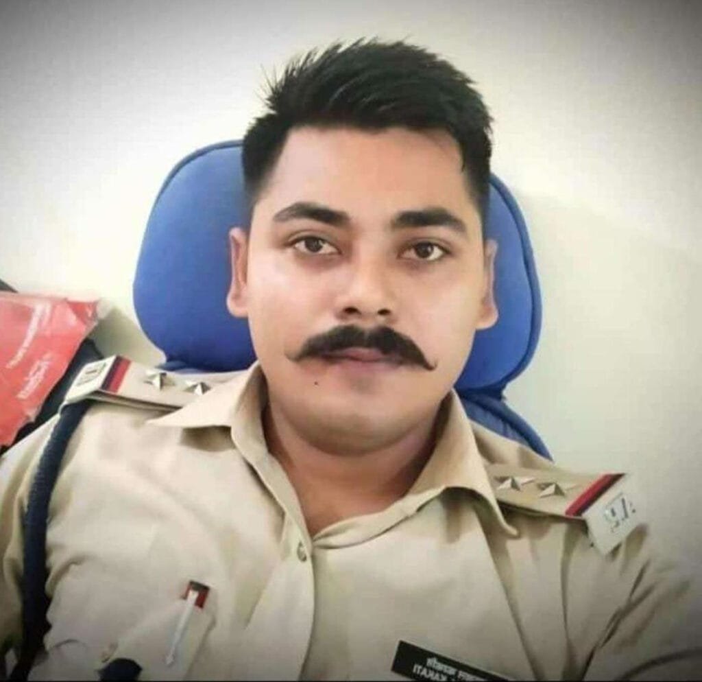 শেষকৃত্য সম্পন্ন হ’ল কামপুৰত বানত প্ৰাণ হেৰুওৱা SI সমুজ্বল কাকতিৰ 5 P6 1