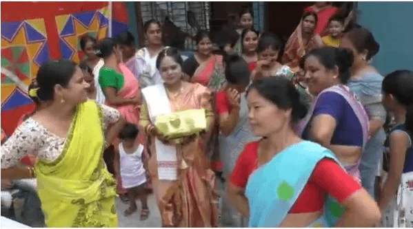 সম্প্ৰীতিৰ বিৰল নিদৰ্শন! মুছলমান যুৱতীৰ হিন্দু ৰীতি-নীতিৰে বিবাহ সম্পন্ন... 1 image 122