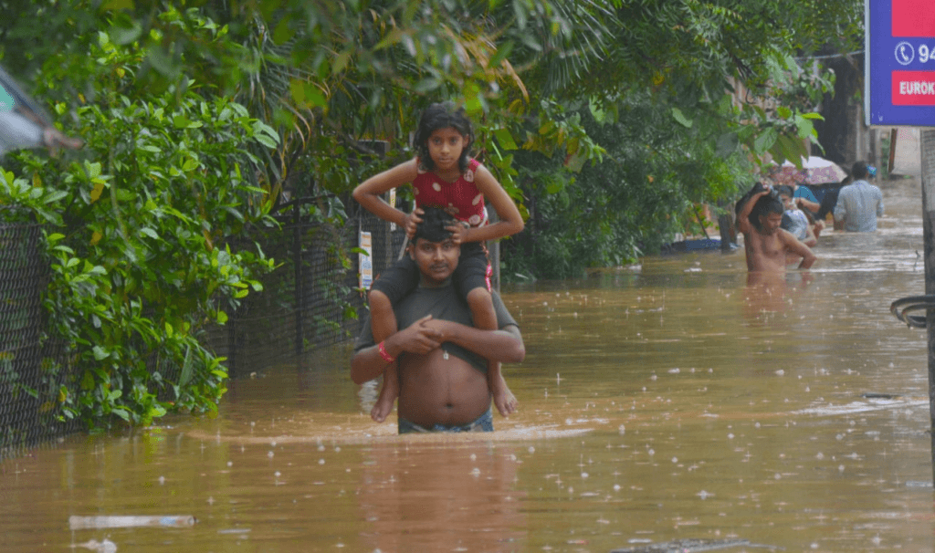 কৃত্ৰিম বান আৰু ভূমিস্খলনত বিধ্বস্ত গুৱাহাটী, এই পৰ্যন্ত ৫জন লোকৰ মৃত্যু... 2 image 126