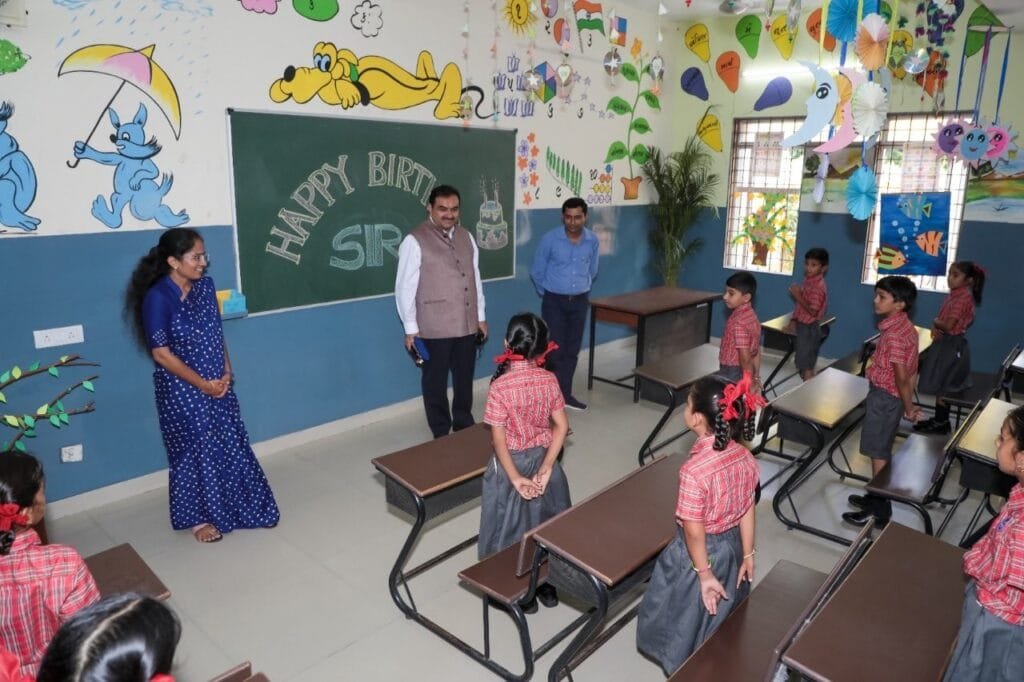 নিজৰ ৬০ বছৰীয়া জন্মদিনত ৬০ হাজাৰ কোটি টকাৰ অনুদান বিশ্বৰ অন্যতম ধনাঢ্য গৌতম আদানীৰ 2 photo1656004498