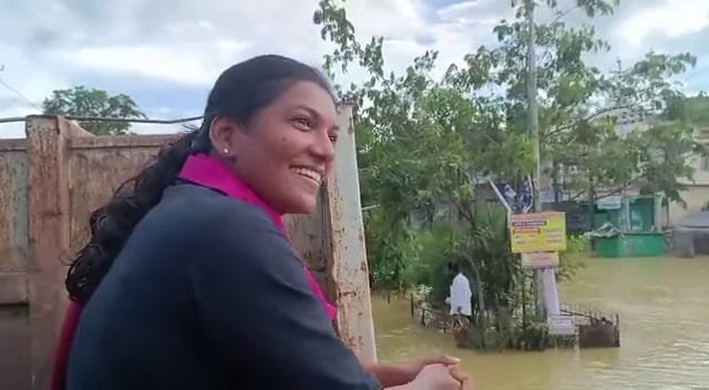 আনতকৈ পৃথক তেওঁ! ডাম্পাৰত উঠি বান পৰিস্থিতিৰ বুজ ল’লে এগৰাকী জিলা উপায়ুক্তই 1 photo1656221348
