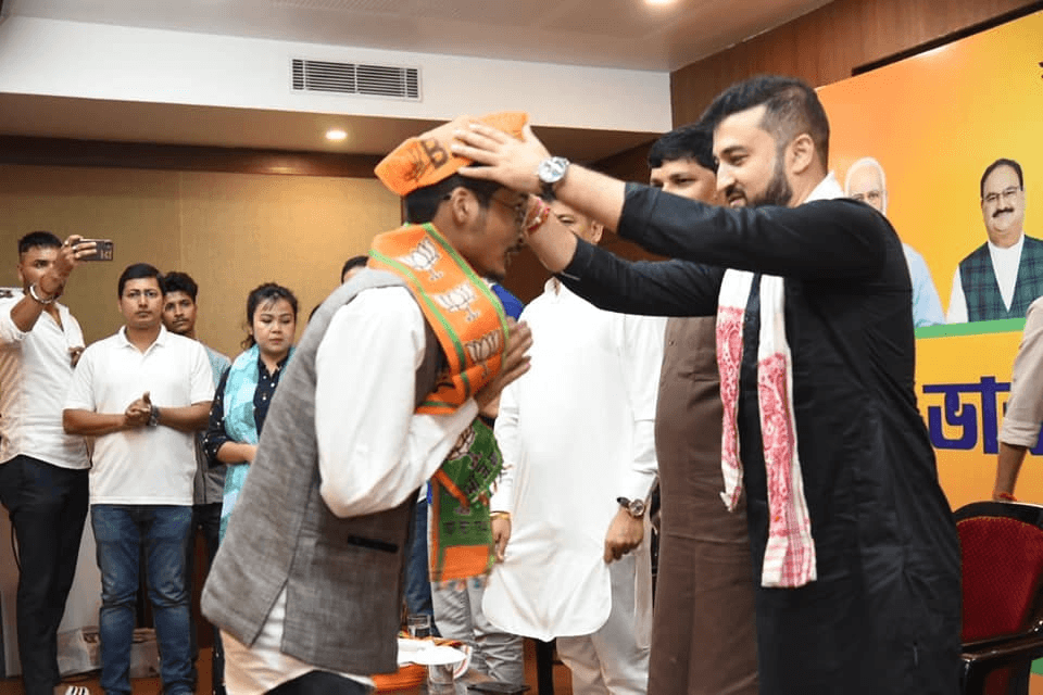 সাধাৰণ সম্পাদকৰ পাছত এইবাৰ বিজেপিলৈ কটন বিশ্ববিদ্যালয় ছাত্ৰ একতা সভাৰ সভাপতি নিয়ৰ ডেকা... 1 image 157