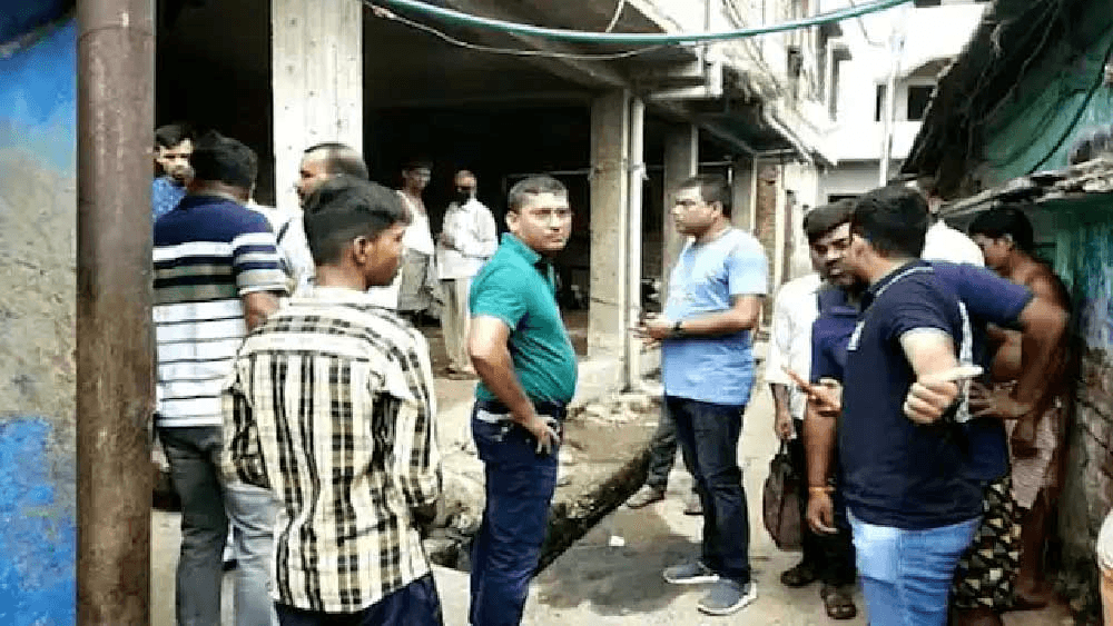 চাঞ্চল্যকৰ! বিষাক্ত সুৰা সেৱন কৰি মৃত্যু ১০ জনৰ, অসুস্থ হৈ চিকিৎসাধীন কুৰি জনৰো অধিক 1 image 204