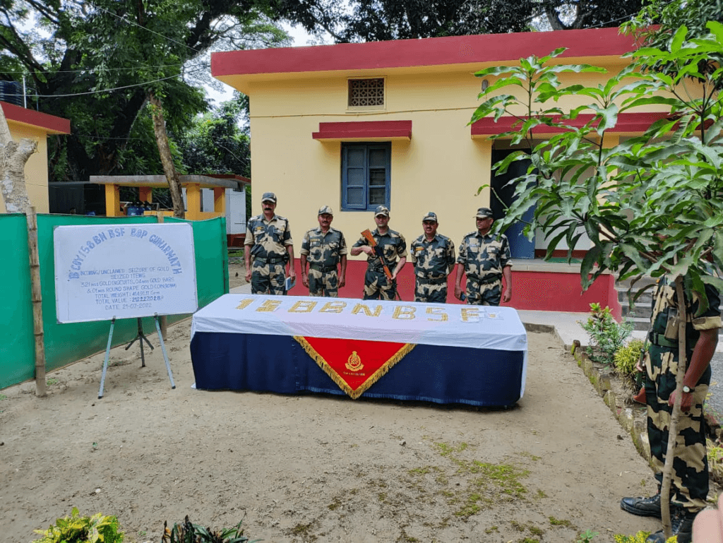 ভাৰত-বাংলাদেশ সীমান্তত জব্দ ২২ কােটি টকা মূল্যৰ ৪১ কিলাে চােৰাং সােণ, নৈত জাপ দি পলায়ন সৰবৰাহকাৰীৰ 2 image 241