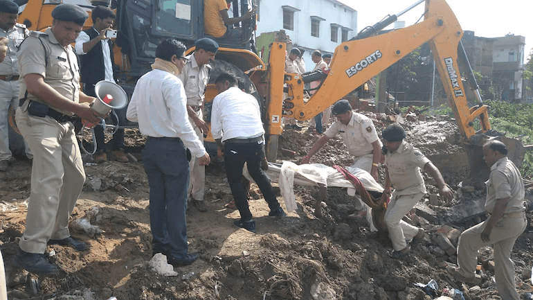 শোকাবহ! ভয়ংকৰ বিস্ফোৰণত মৃত্যু মাতৃ-পুত্ৰ-বোৱাৰীসহ ৬ জনৰ 1 image 257