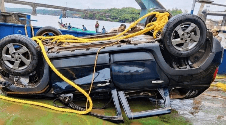 শোকাবহ! অভাৰেটক কৰিবলৈ গৈ নৈত বাগৰি পৰিল এছইউভি বাহন, একেটা পৰিয়ালৰ ৩ সদস্যসহ ৪জনৰ মৃত্যু 1 image 285
