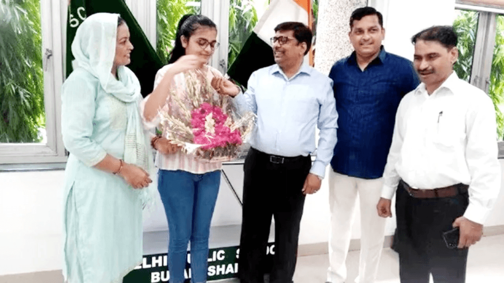 আত্মবিশ্বাস! দুবছৰ পূৰ্বেই নিজৰ পঢ়া টেবুলত লিখি ৰাখিছিল- 'CBSE টপাৰ ২০২২’, সপোন সাৰ্থক কৰি আজি দেশৰ ভিতৰতে উজ্বলি উঠিছে তানিয়া 1 image 295