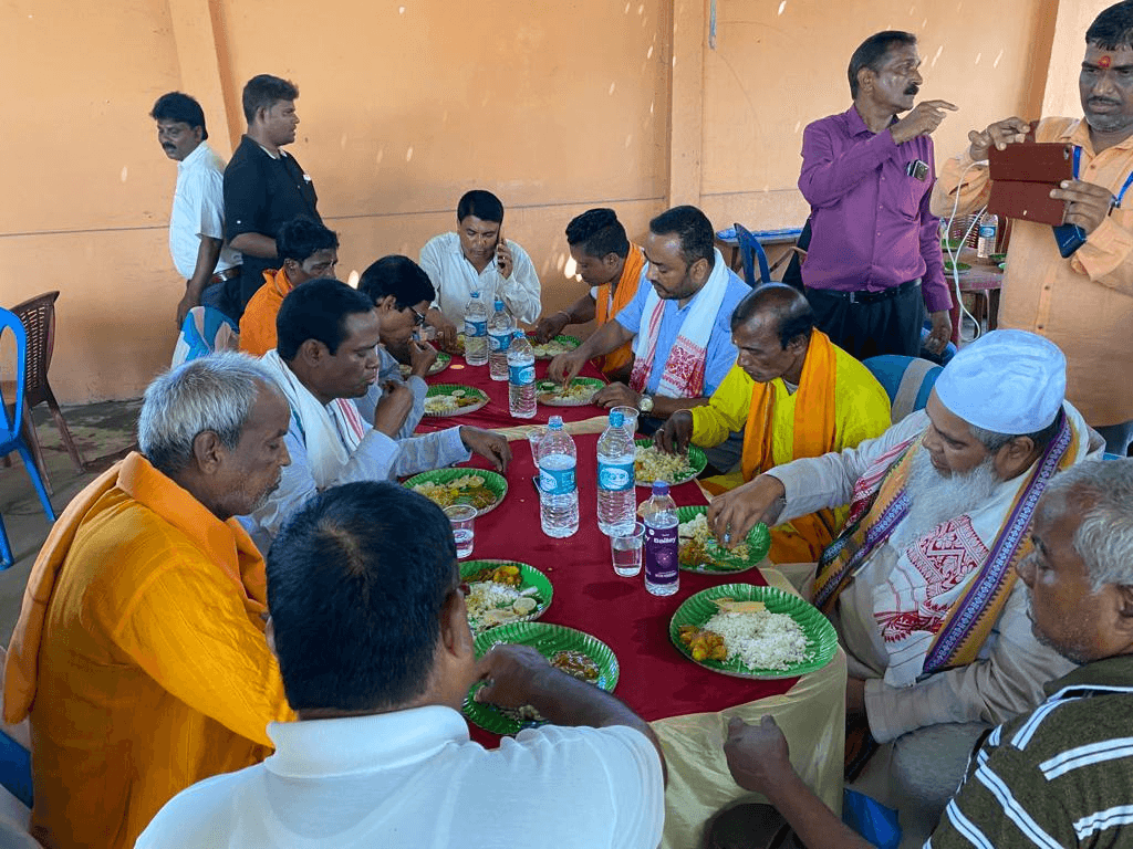 মন্দিৰত বদৰুদ্দিন আজমল! তুমুল চৰ্চা... 2 image 39