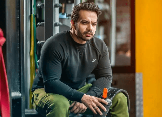 মেট্ৰ’ ষ্টেছনত হাজাৰ হাজাৰ অনুৰাগীৰ সৈতে জন্মদিন পালন কৰি গ্ৰেপ্তাৰ জনপ্ৰিয় ইউটিউবাৰ গৌৰৱ তানেজা 1 image 93